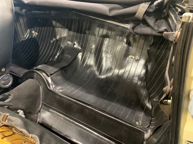 
								1969 Alfa Romeo Spider full									