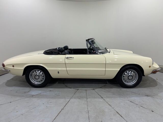 
								1969 Alfa Romeo Spider full									