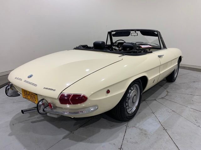 
								1969 Alfa Romeo Spider full									