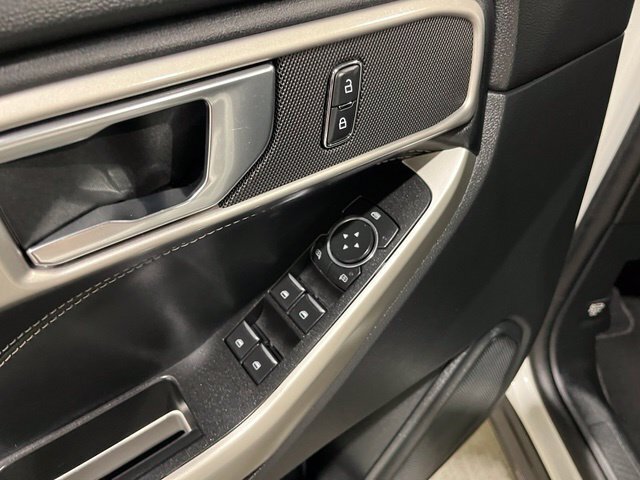 
								2021 Ford Explorer XLT full									