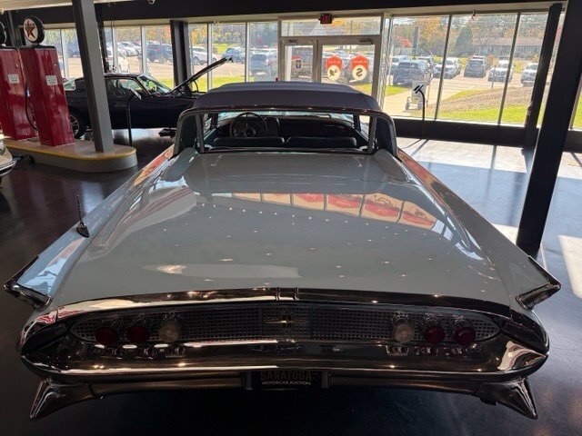 
								1958 Lincoln Continental full									