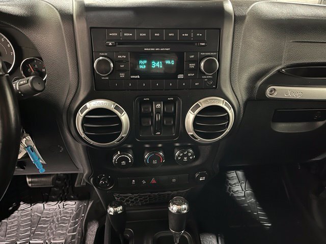 
								2017 Jeep Wrangler Unlimited Sahara full									