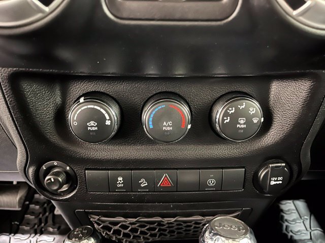 
								2017 Jeep Wrangler Unlimited Sahara full									