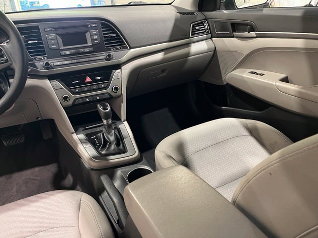 
								2017 Hyundai ELANTRA SE full									
