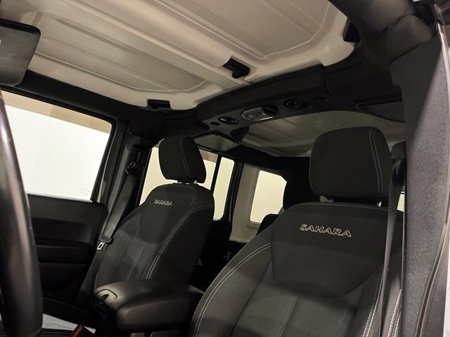 
								2017 Jeep Wrangler Unlimited Sahara full									