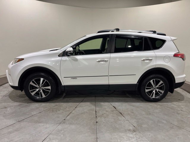 
								2017 Toyota RAV4 XLE full									