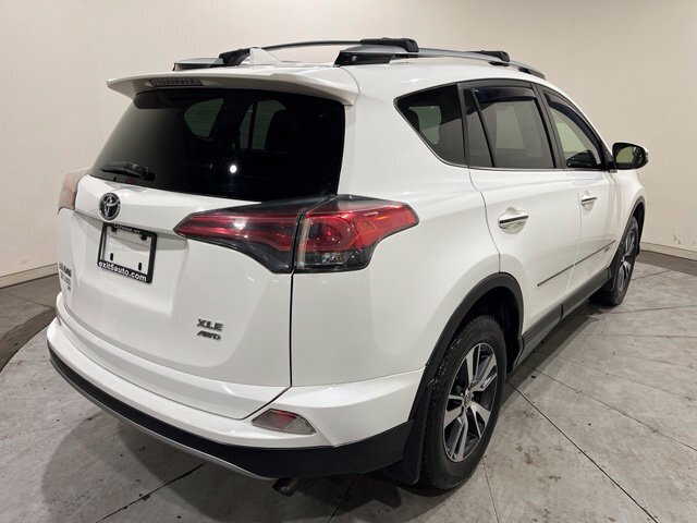 
								2017 Toyota RAV4 XLE full									