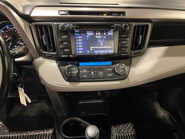 
								2017 Toyota RAV4 XLE full									
