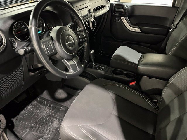 
								2017 Jeep Wrangler Unlimited Sahara full									