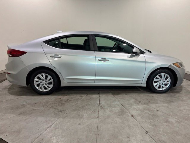 
								2017 Hyundai ELANTRA SE full									