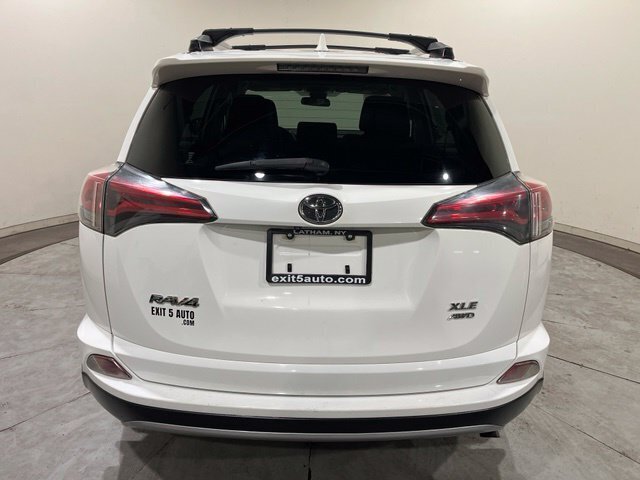 
								2017 Toyota RAV4 XLE full									