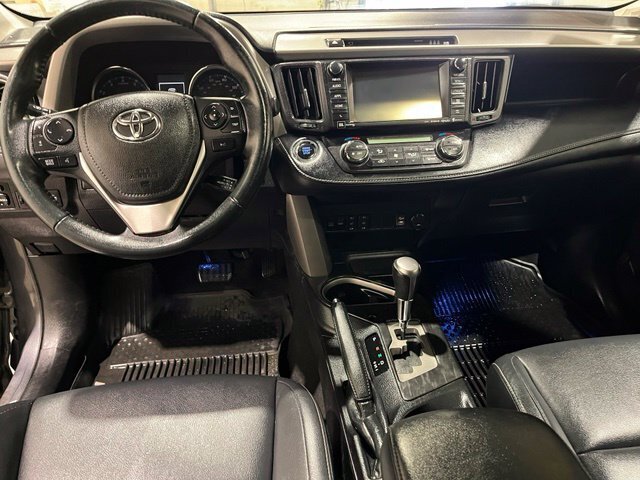 
								2017 Toyota RAV4 Platinum full									
