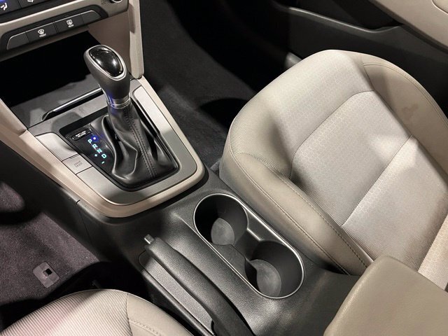 
								2017 Hyundai ELANTRA SE full									