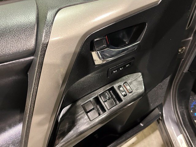 
								2017 Toyota RAV4 Platinum full									