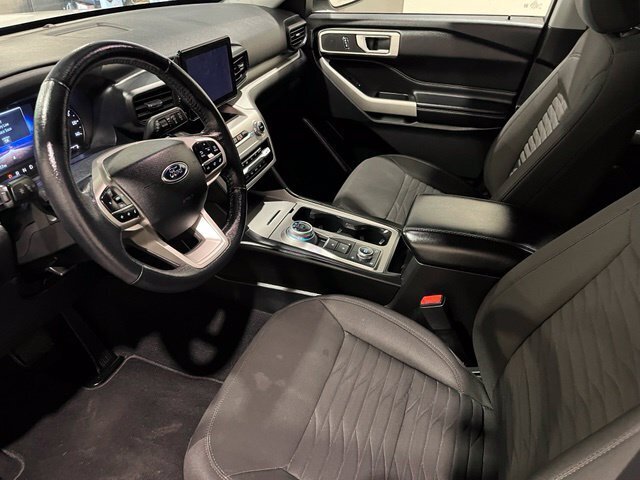 
								2021 Ford Explorer XLT full									