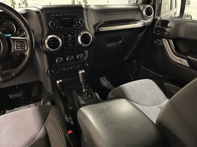 
								2017 Jeep Wrangler Unlimited Sahara full									