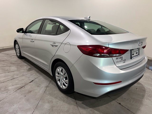 
								2017 Hyundai ELANTRA SE full									