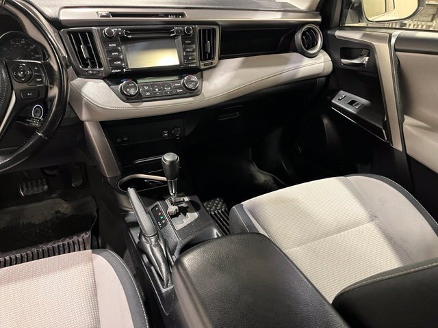 
								2017 Toyota RAV4 XLE full									