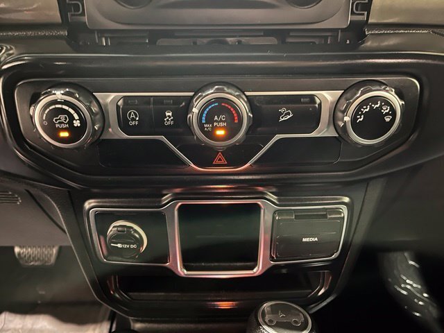 
								2019 Jeep Wrangler Sport full									