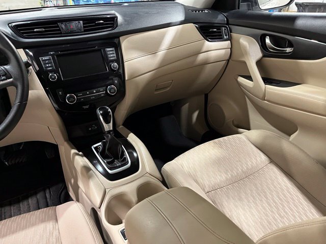 
								2019 Nissan Rogue SV full									
