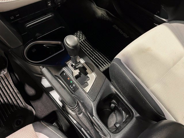
								2017 Toyota RAV4 XLE full									