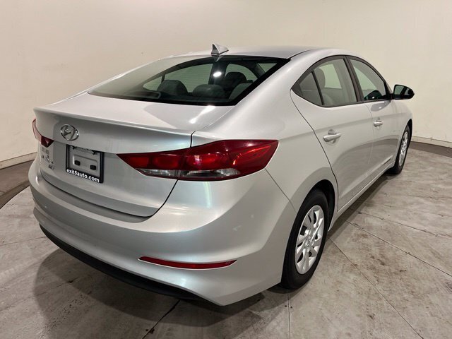 
								2017 Hyundai ELANTRA SE full									