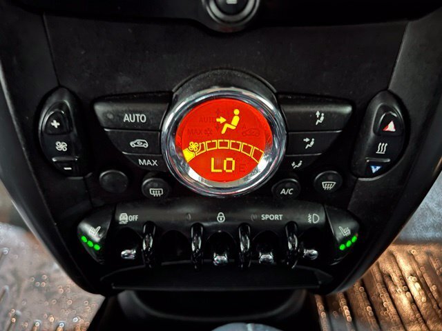 
								2013 MINI Countryman Base full									