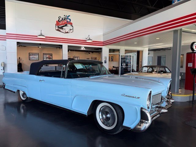 
								1958 Lincoln Continental full									