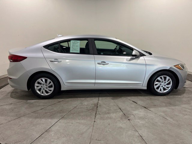 
								2017 Hyundai ELANTRA SE full									