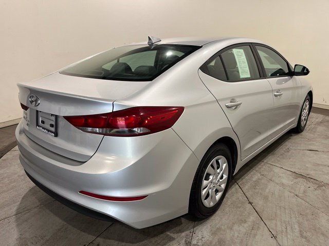 
								2017 Hyundai ELANTRA SE full									