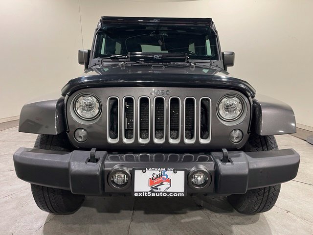 
								2017 Jeep Wrangler Unlimited Sahara full									