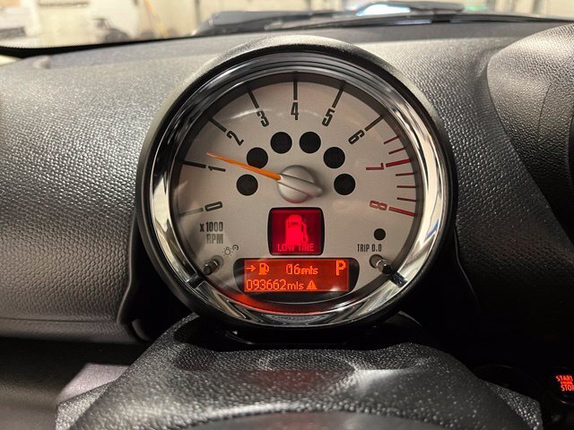 
								2013 MINI Countryman Base full									