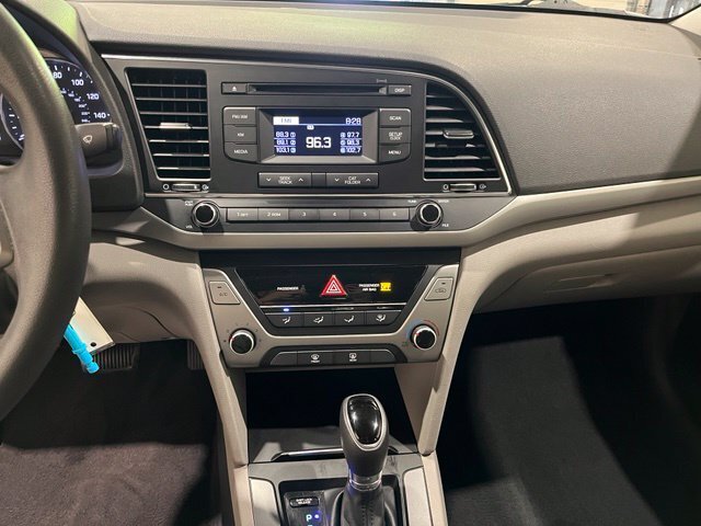 
								2017 Hyundai ELANTRA SE full									