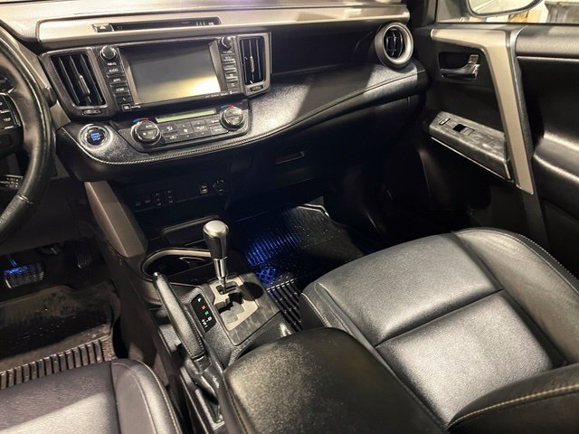 
								2017 Toyota RAV4 Platinum full									