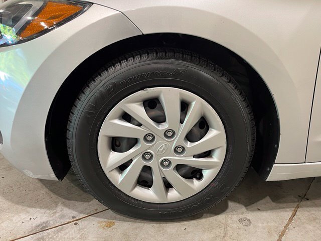 
								2017 Hyundai ELANTRA SE full									
