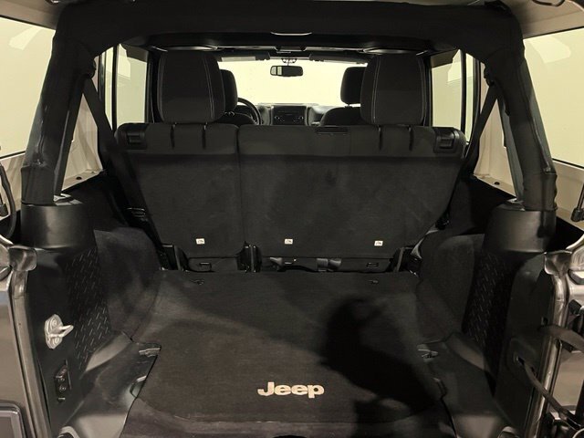 
								2017 Jeep Wrangler Unlimited Sahara full									
