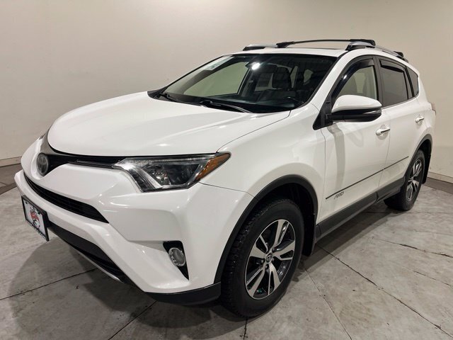 
								2017 Toyota RAV4 XLE full									