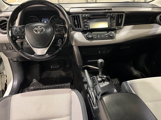
								2017 Toyota RAV4 XLE full									