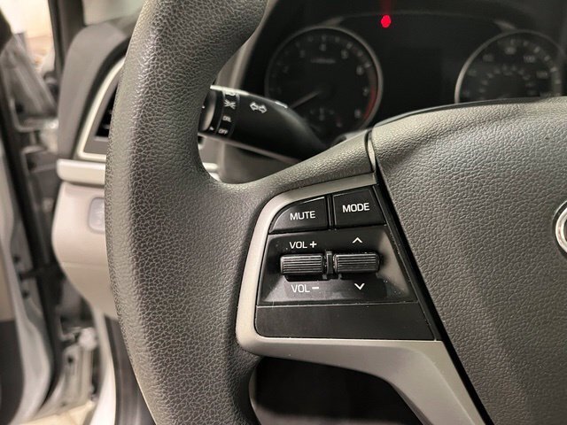 
								2017 Hyundai ELANTRA SE full									