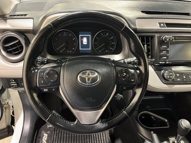 
								2017 Toyota RAV4 XLE full									