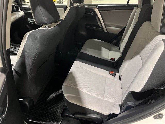 
								2017 Toyota RAV4 XLE full									