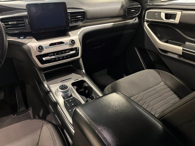 
								2021 Ford Explorer XLT full									