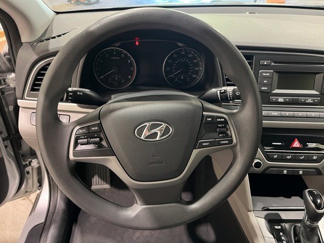 
								2017 Hyundai ELANTRA SE full									