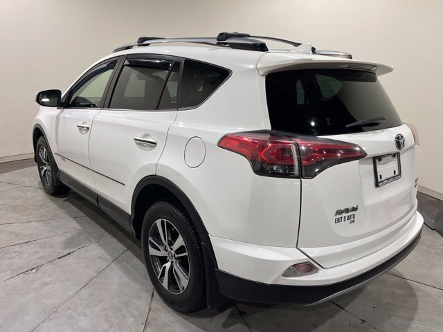 
								2017 Toyota RAV4 XLE full									
