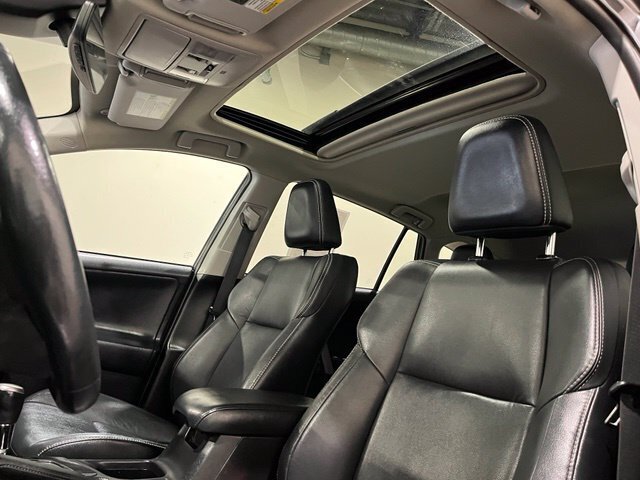 
								2017 Toyota RAV4 Platinum full									
