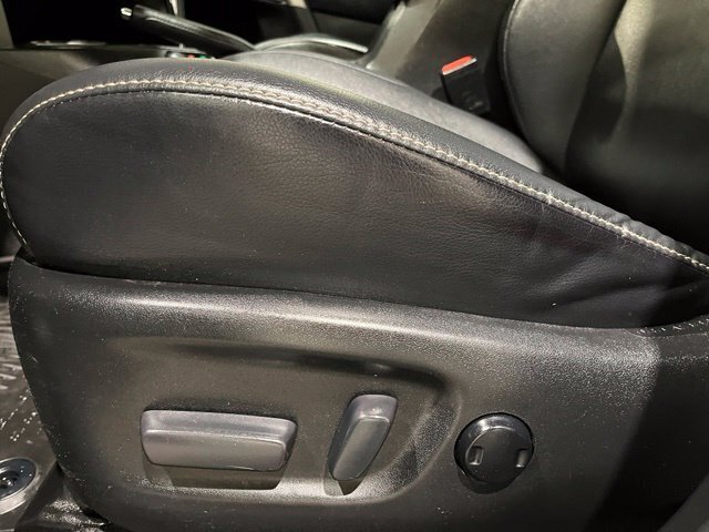 
								2017 Toyota RAV4 Platinum full									