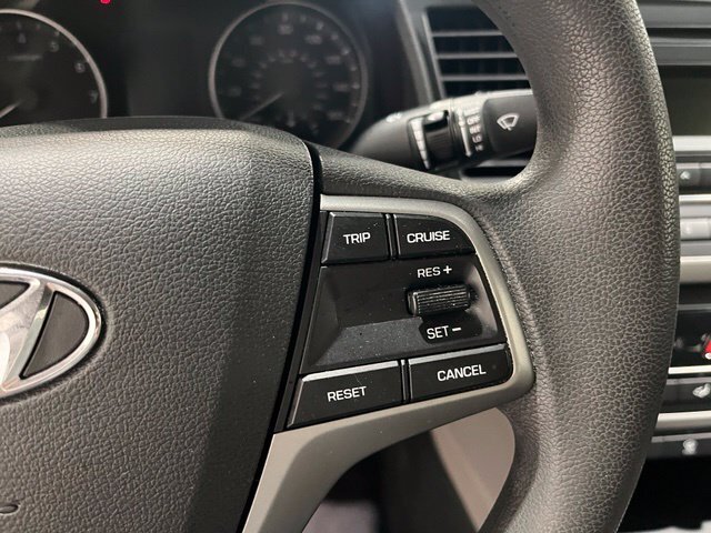 
								2017 Hyundai ELANTRA SE full									